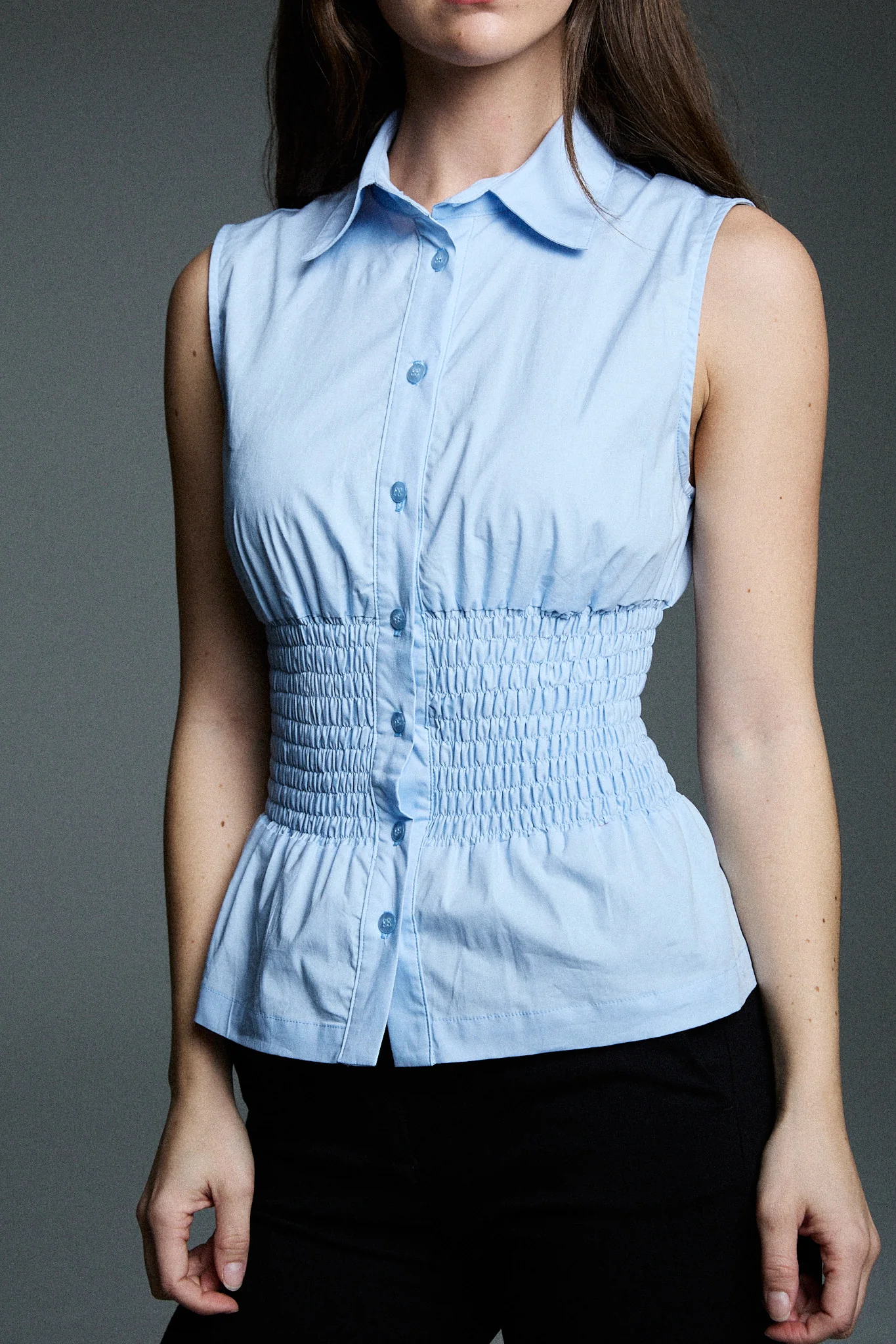 sleeveless shirred shirt - sky blue - Image 4